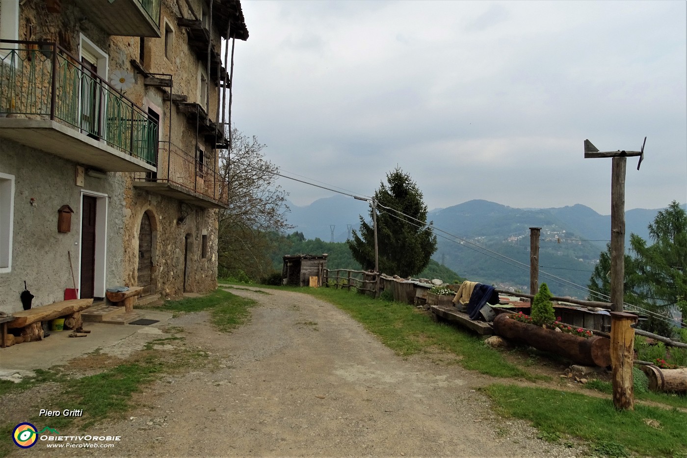 91 Dal Tiglio alla contrada di Gromo.JPG